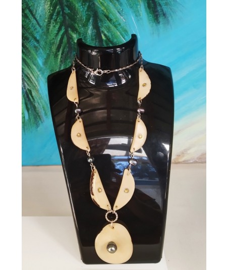 COLLIER AVEC TAGUA IVOIRE PERLES DE CULTURE ET PERLE DE TAHITI