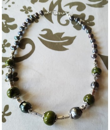 magnifique collier en argent avec très perles de Tahiti, de culture et des perles en pierre façonnées à la main
