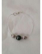 Bracelets avec câble blanc et leurs perles de Tahiti.